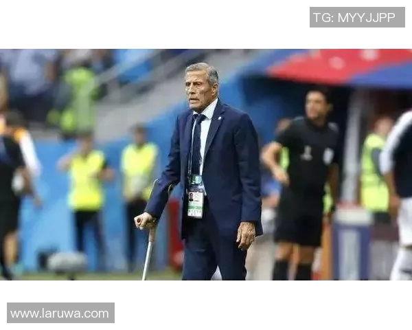 女子偶遇足球明星意外互动引发热议视频瞬间感动无数网友